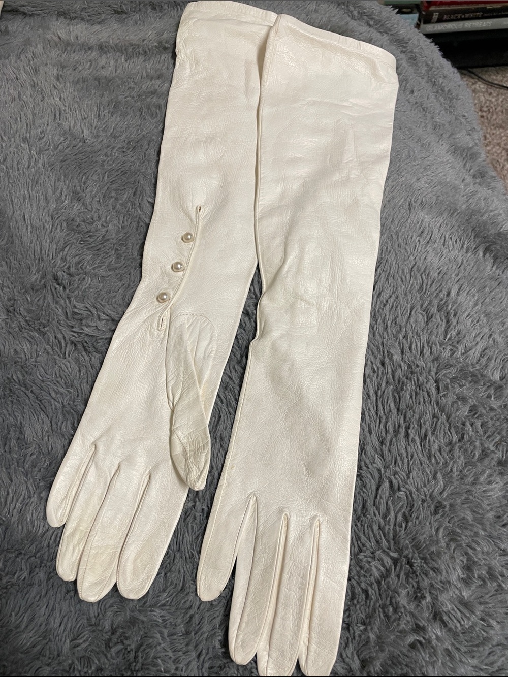 Vintage lambskin leather pearl button White Opera length Gloves